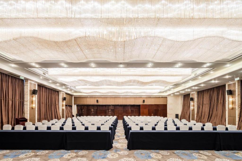 Chengdu Rising Butterfly Hotel Exterior foto